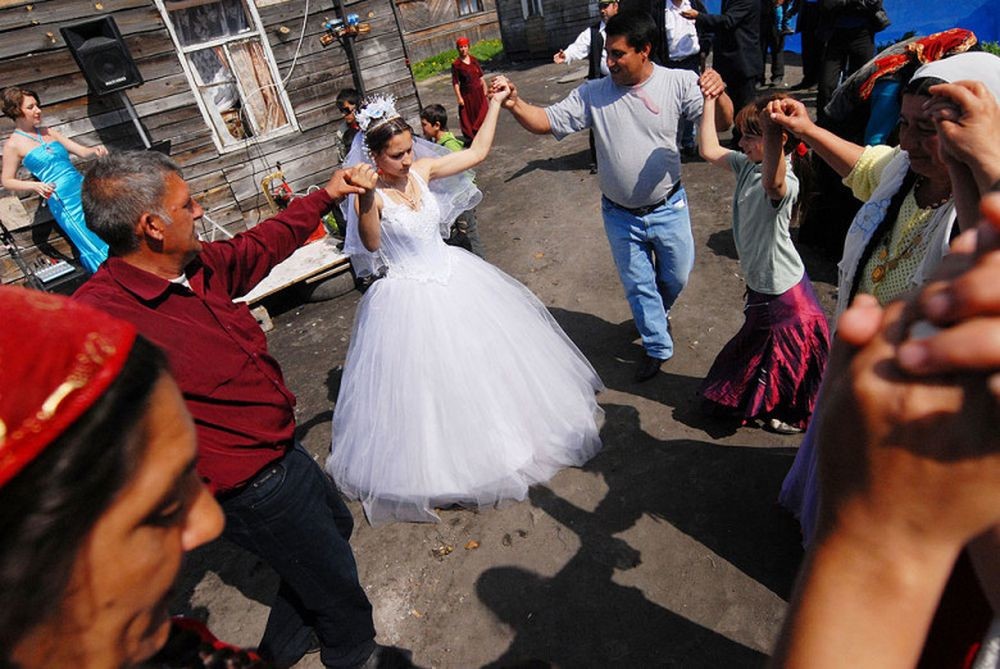 Первая брачная ночь цыган: свадебные обычаи