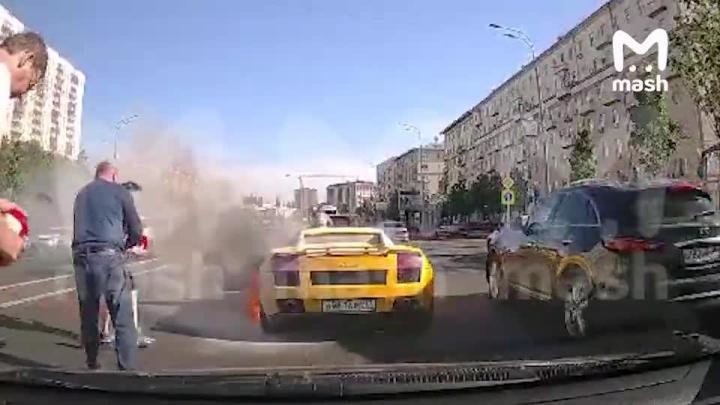 Старые Lamborghini горящая