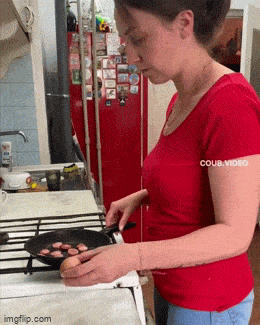 Быстрой способ собрать разбитое яйцо Быстрой способ собрать разбитое яйцо