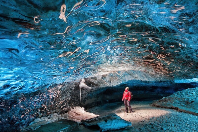 13. Пещера на леднике Ватнайёкюдль в Исландии