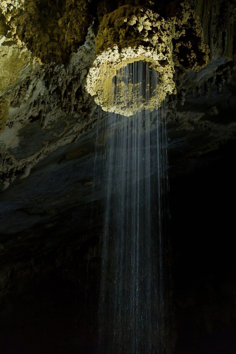 9. Природный душ в пещере Темимина, Бразилия