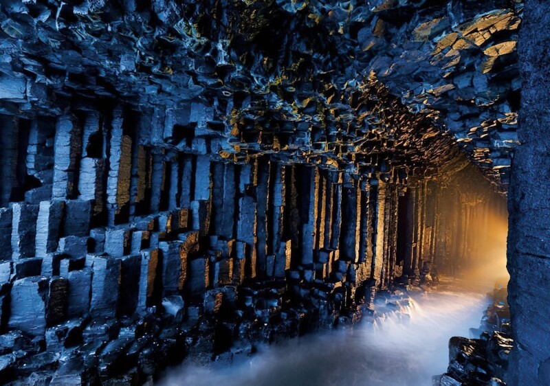 7. Фингалова пещера (морская пещера на озере Стаффа) — Шотландия