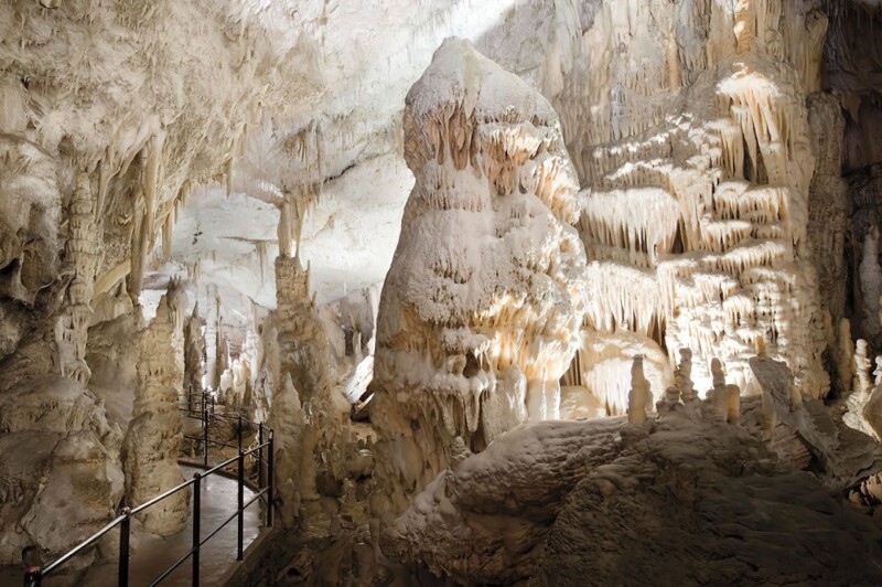 2. Постойнска-Яма (Постойнская пещера) в Словении. Одна из самых протяженных карстовых пещерных систем в мире