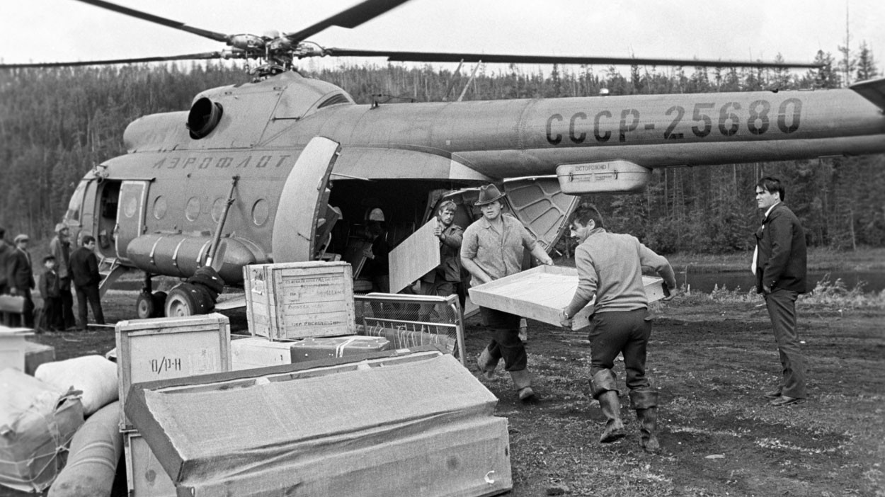 1974 стройка века в хабаровском крае. Вертолеты СССР. Авиация на БАМЕ.. Вертолеты на БАМЕ. Советский строители БАМА.