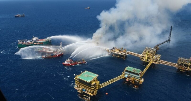 Нефтяная платформа взорвалась в Мексиканском заливе
