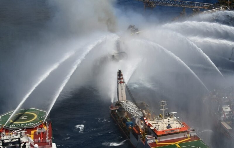 Нефтяная платформа взорвалась в Мексиканском заливе