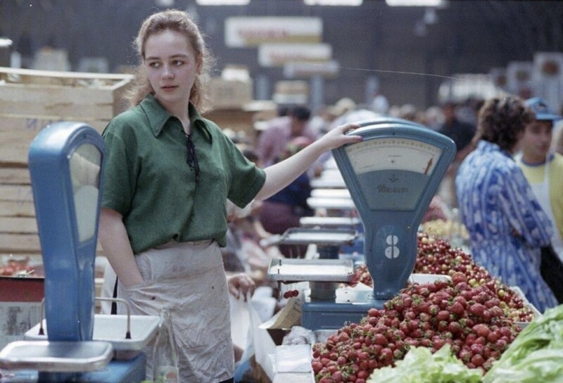 4. Продавщица на Кузнечном рынке, 1991 год