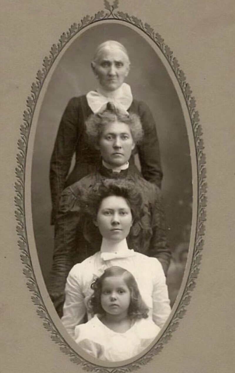 1. Четыре поколения, 1905 год, автор неизвестен