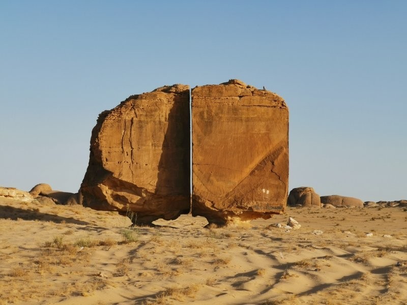 20. 4000-летняя скала Аль-Наслаа, Саудовская Аравия