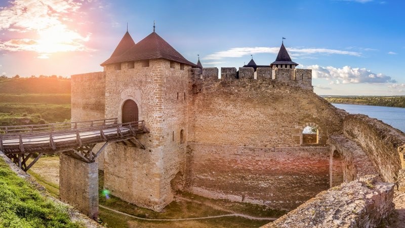 45. Хотинская крепость - крепость X-XVIII веков, расположенная в городе Хотин, Украина. Основана в 1325 году