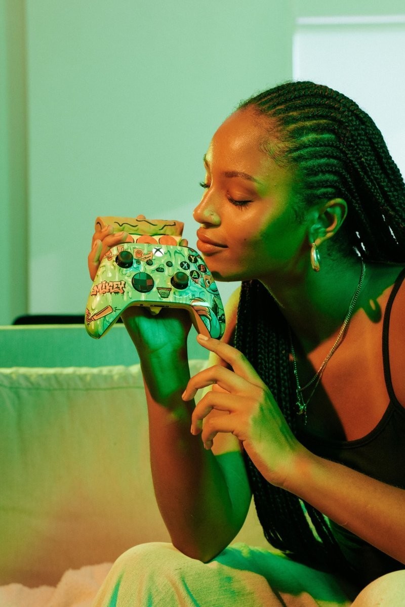 Microsoft сделала геймпады Xbox с запахом пиццы