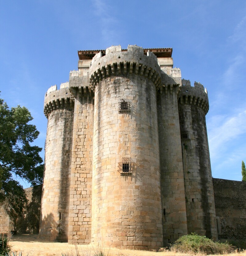 Эпичная крепость в Испании, превратившаяся в призрачную