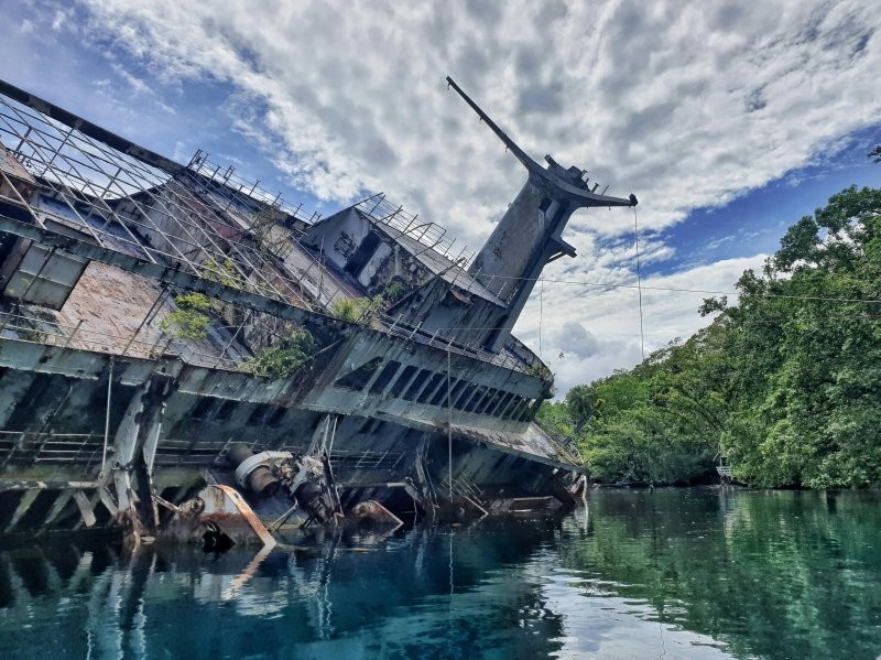 Заброшенный круизный лайнер у берегов райских Соломоновых островов