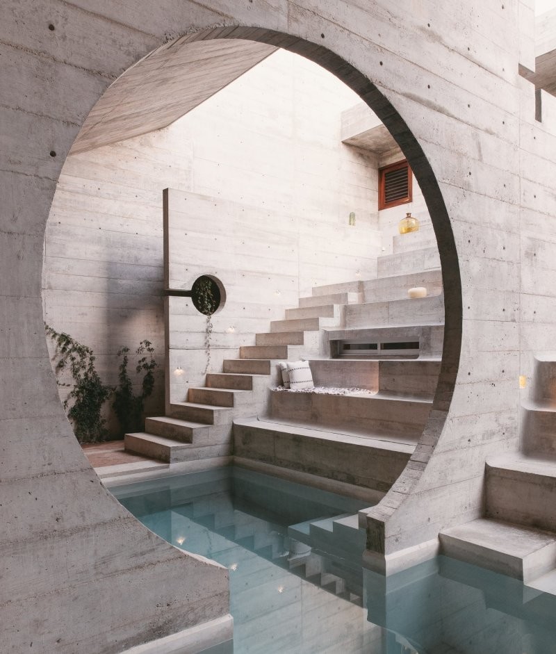 1. Потрясающий бассейн внутри дома