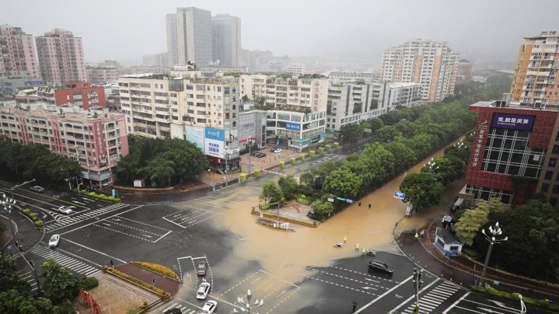 Китай под водой: 1,5 миллиона человек пострадали от тайфуна "Доксури", тысячи жителей Пекина эвакуированы