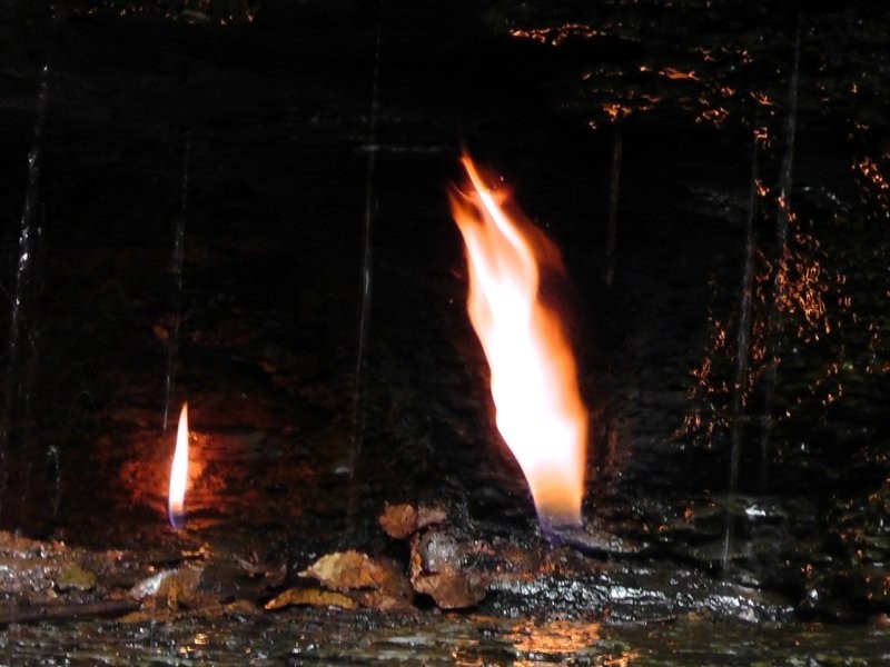 Живое пламя водопада
