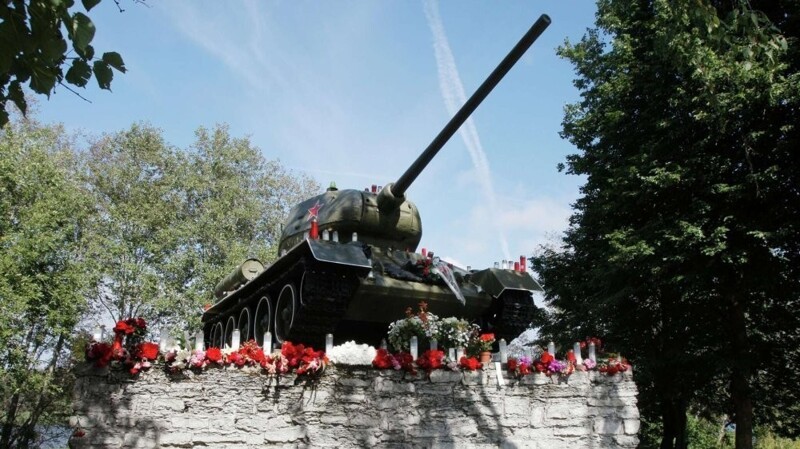 Год спустя после сноса Т-34: власти Эстонии готовят новый объект на месте памятника