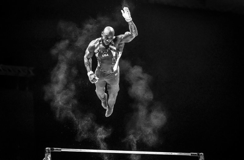 3. Золото в категории "Гимнастика": "Супермен на высокой перекладине", фотограф Том Дженкинс