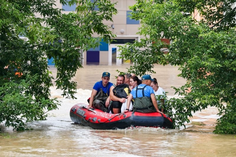 Мэр затопленного Уссурийска выругался во время общения с жителями города