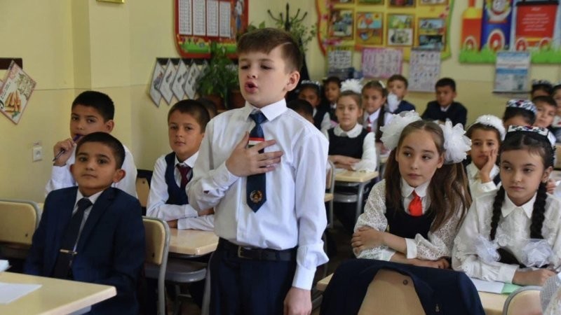 «Их численность не должна превышать 10% от общего количества учеников»: депутат предложил сократить число детей-мигрантов в школах