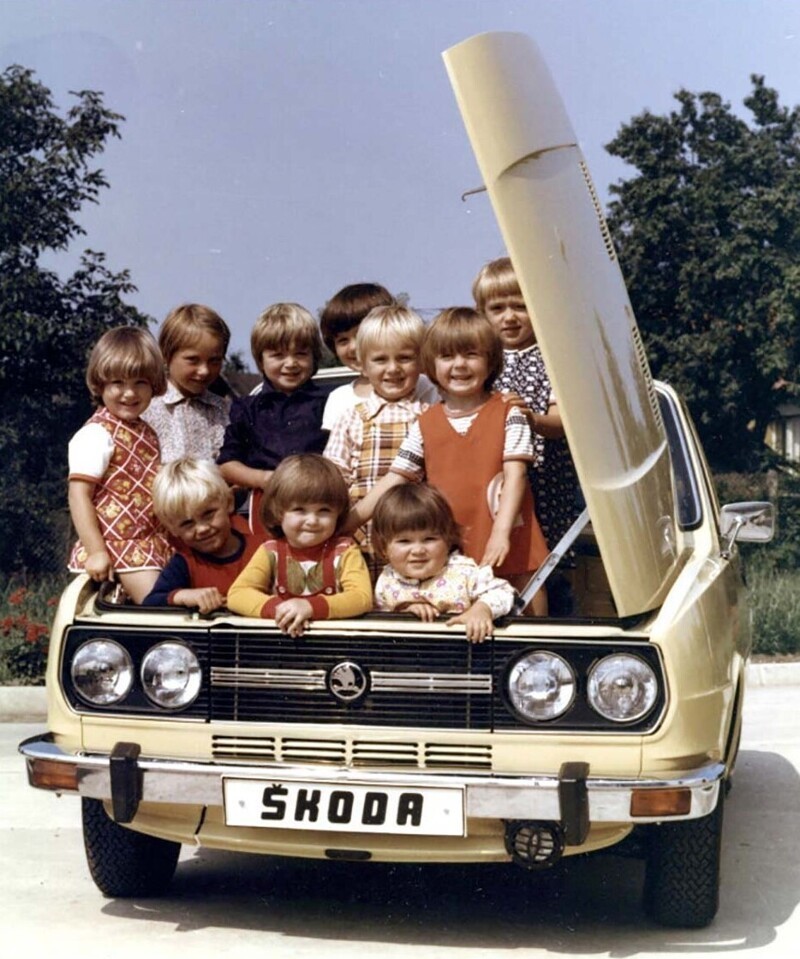 Вместительный багажник автомобиля Skoda 120 LS. 1978 год