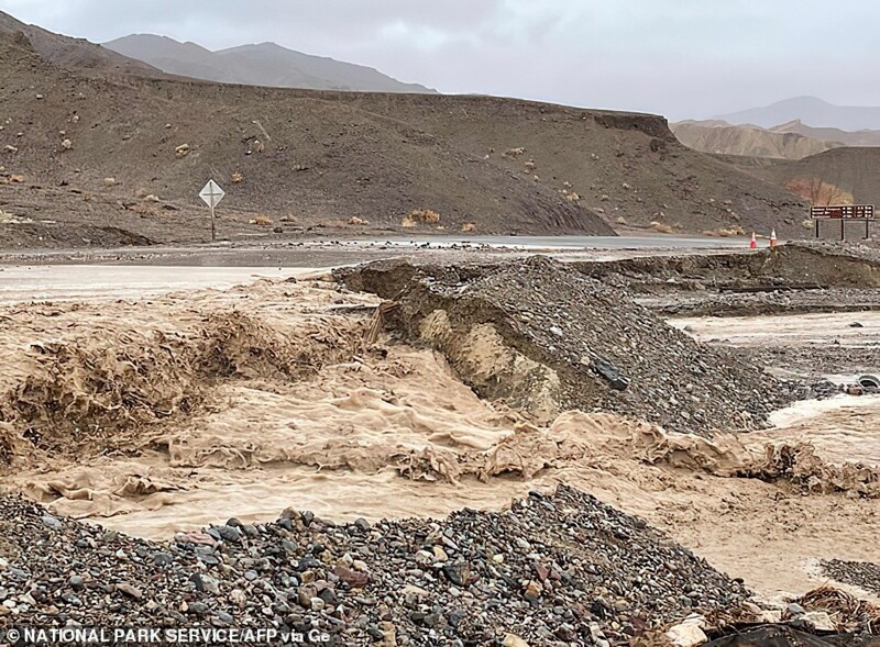 Долина Смерти, Невада: за 24 часа в обычно выжженной пустыне выпало годовое количество осадков 