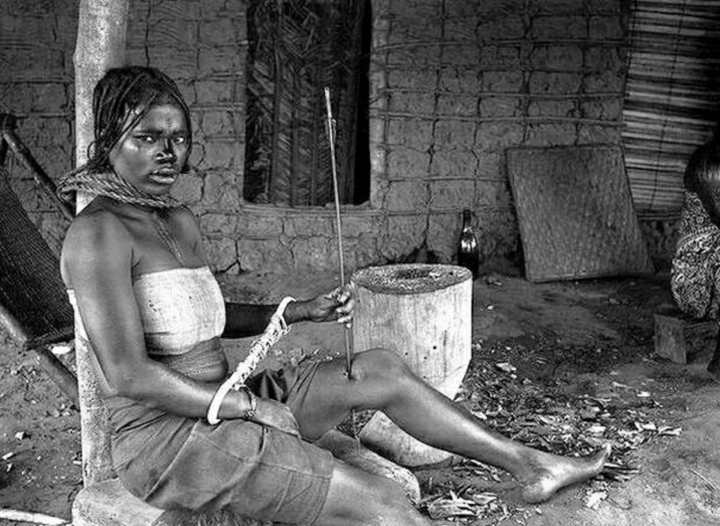 14. Арестованная девушка со стрелой в ноге, Бельгийское Конго, 1908 год