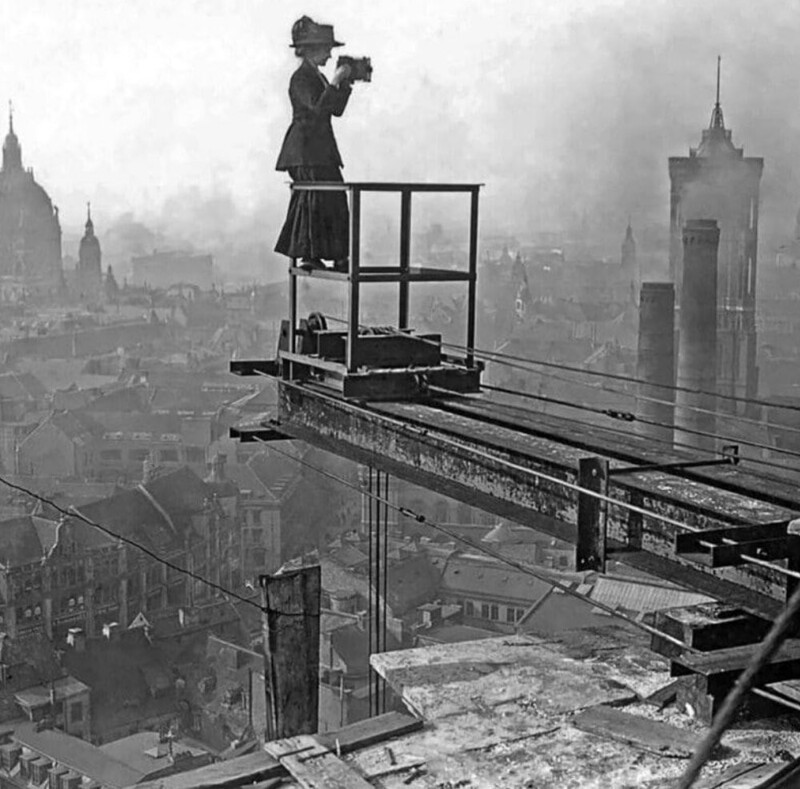 9. Смелая девушка-фотограф. Берлин, 1910 год