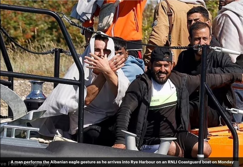 Из лодки с нелегальным мигрантами - в отель 4*. Беженец из Албании хвастается в TikTok своей жизнью за счет британских налогоплательщиков