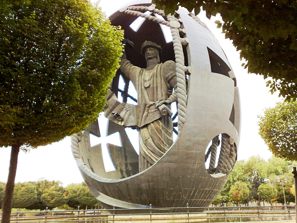 На какие средства был установлен памятник христофору. Церетели ворота в Грузии. Генуя памятник Христофору Колумбу.