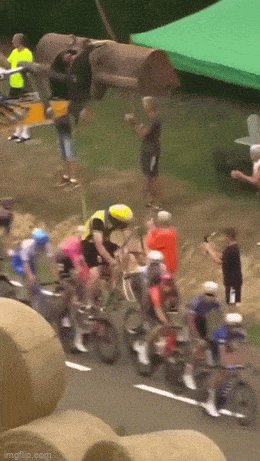 За что с ним так?