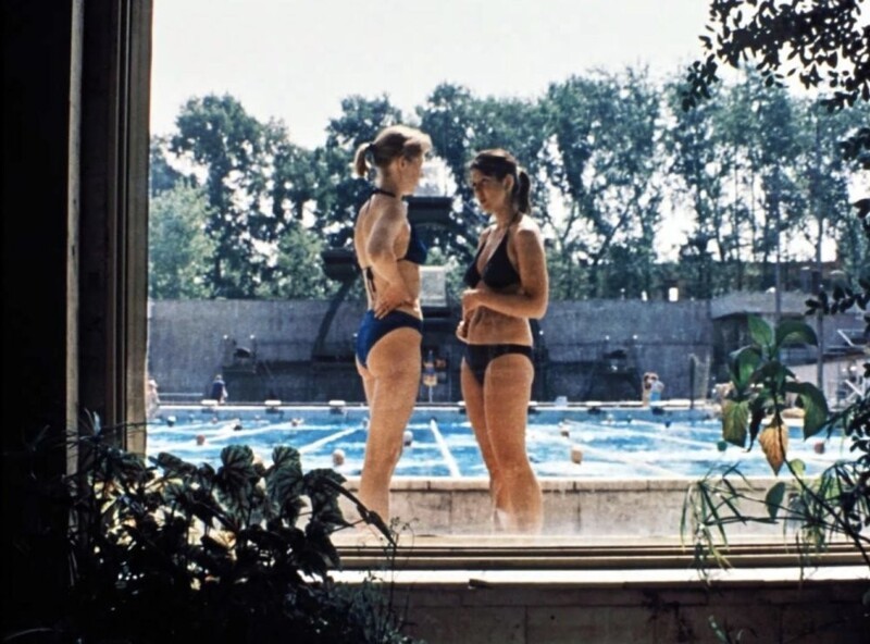 7. Девушки в бассейне Чайка. Москва, 1987 год