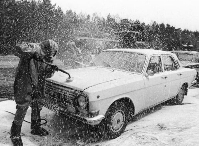 3. Дезактивация транспорта из радиоактивной зоны Чернобыльской АЭС, 1986 год