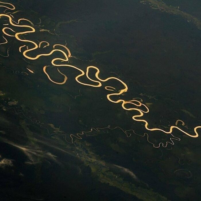 20. Вид на реку Амазонка из космоса