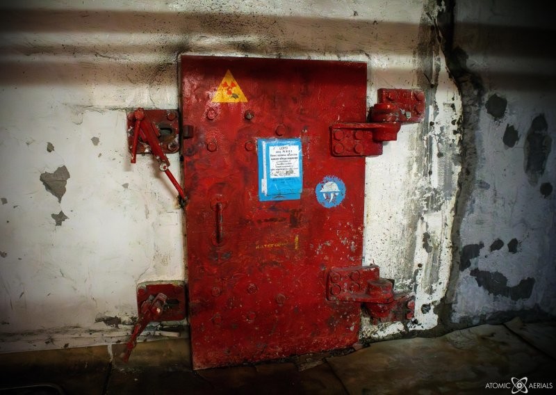 24. Дверь внутри Чернобыльской АЭС