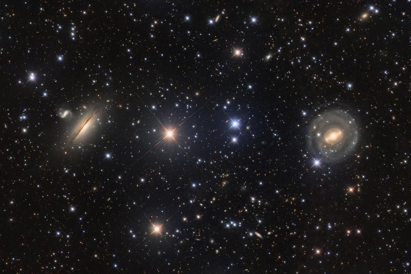 11. Галактики NGC 5078 и IC879 слева, и галактика NGC 5101 - справа. Фотограф Paul Montague