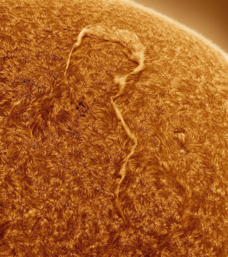 3. Солнце с огромной нитью накаливания в форме вопросительного знака. Фотограф - Eduardo Schaberger Poupeau