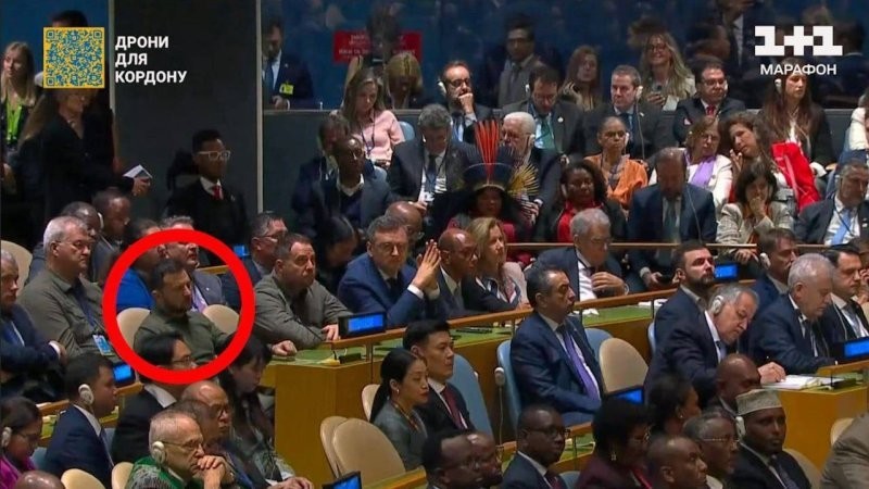 На выступлении Зеленского в ООН в зале было мало народу, поэтому для украинского ТВ картинку смонтировали, показав битком набитый зал. Получилось так, что Зеленский слушает сам себя