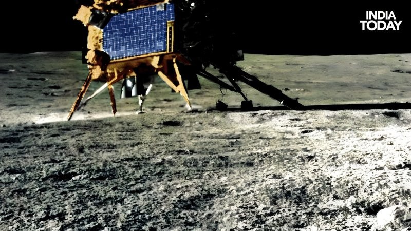 Индия потеряла связь с лунной станцией "Чандраян-3"
