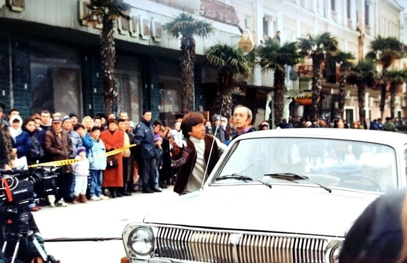 Джеки Чан на съёмках фильма «Первый удар». Ялта, 1995 год.