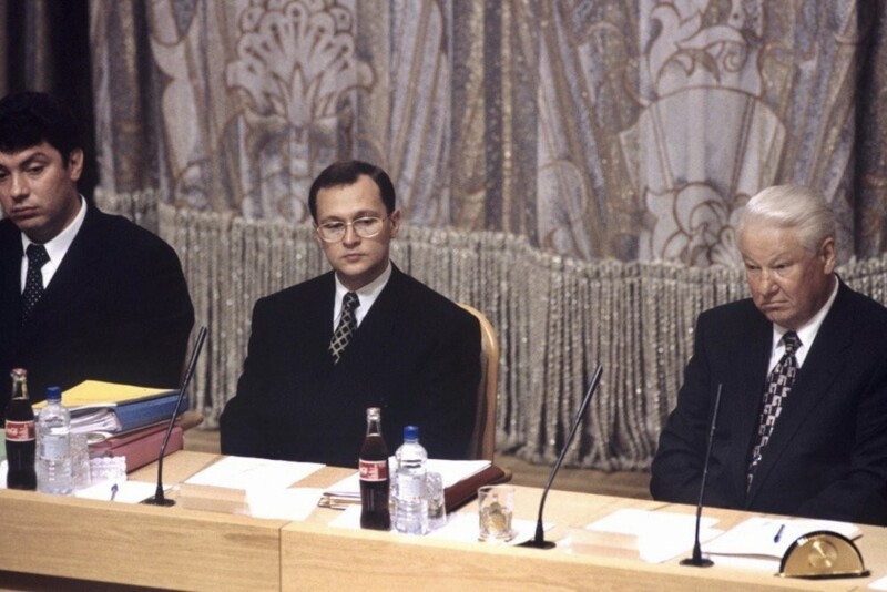 6. Борис Немцов (тогда - зампред правительства), Сергей Кириенко и Борис Ельцин, 1998 год