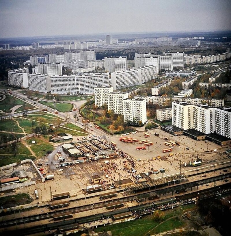 Площадь перед станцией Крюково, Зеленоград, СССР, 1990