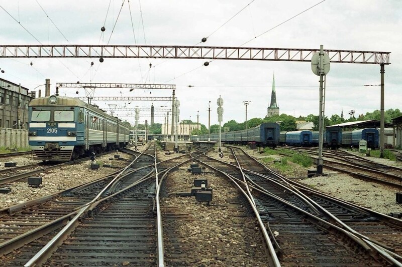 	Вид на железнодорожный вокзал Таллина (станция Таллин–Балти) со стороны путей, 21 июня 1998 года