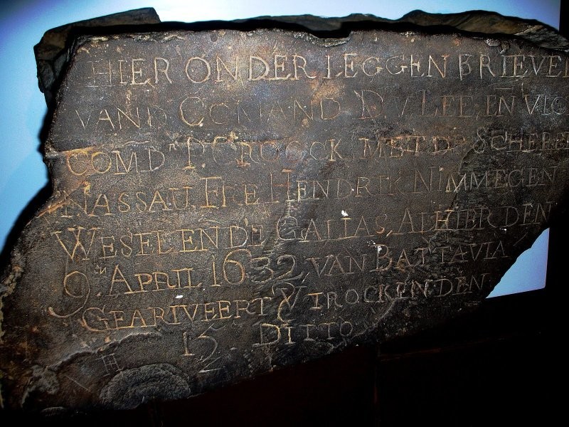 Каменные послания матросов на острове Мангабе