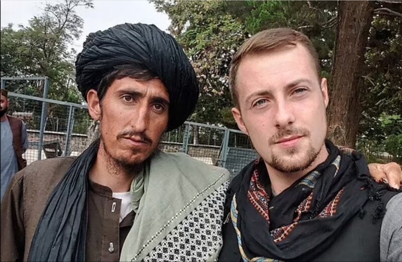Талибы отпустили на свободу блогера, который за время плена успел с ними подружиться