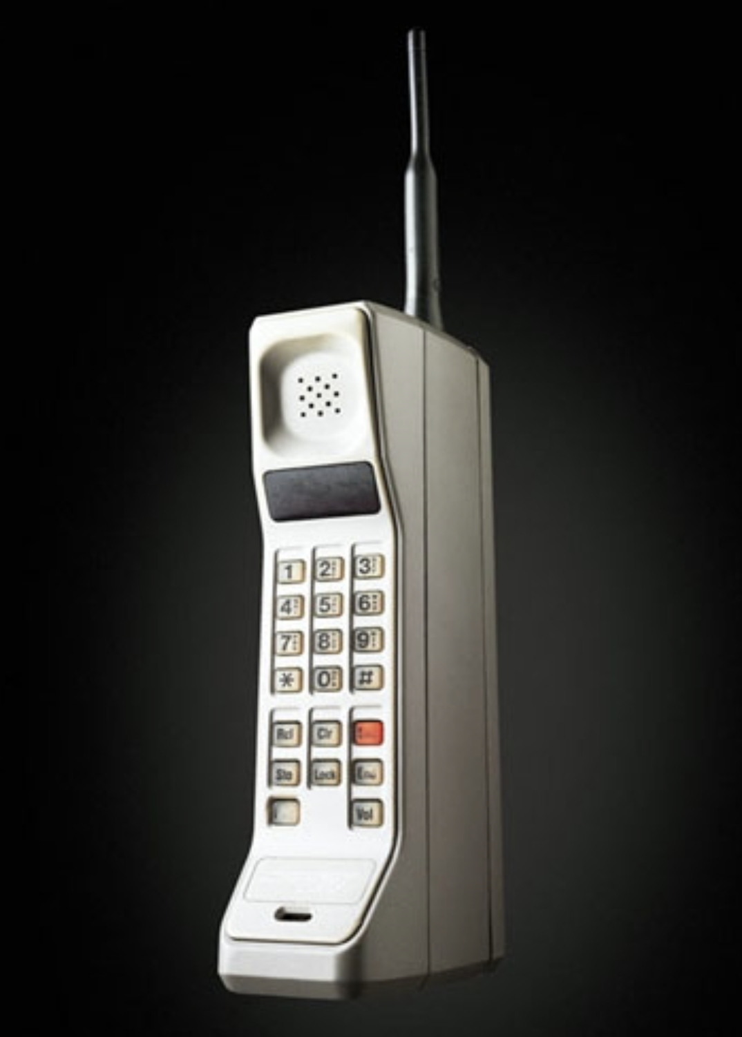 Первый телефон екатеринбург. Моторола DYNATAC 8000x. Телефон Motorola DYNATAC 8000x. Motorola DYNATAC 8000x 1983 год. Первый сотовый телефон Motorola DYNATAC 8000x.