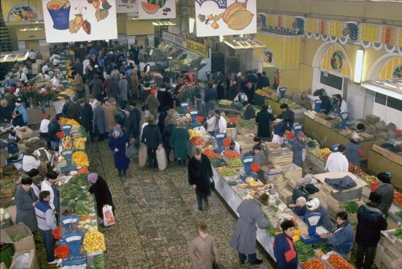 На Центральном рынке, 1991 год, Москва.  