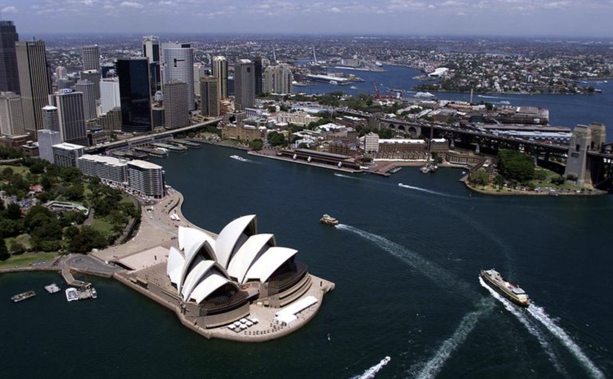 Считается одной из самых интересных. Сиднейский оперный театр. Австралийский Союз Сидней. Канберра Сидней. Австралия Сидней и Мельбурн.