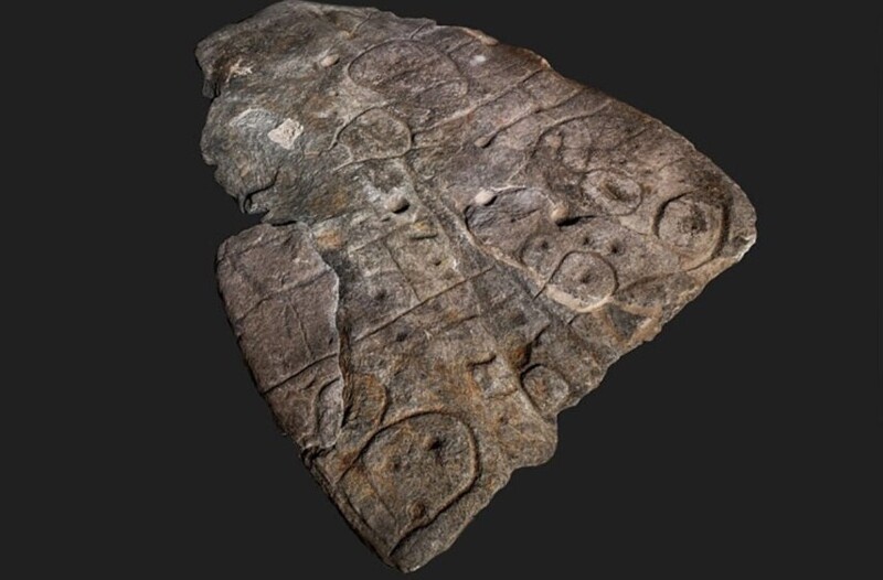 Учёные раскрыли новые тайны плиты Сен-Белек — древнейшей карты Европы