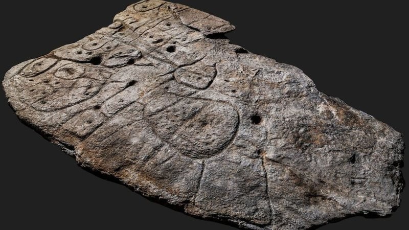 Учёные раскрыли новые тайны плиты Сен-Белек — древнейшей карты Европы
